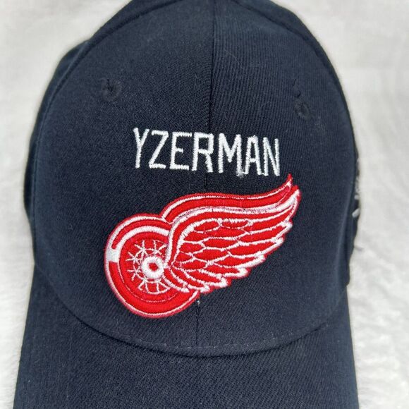 Vintage Yzerman Detroit Redwings 19 Cap CCM NHL Hockey One Size - Picture 2 of 9